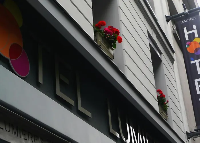 Hôtel Lumières Montmartre Parigi